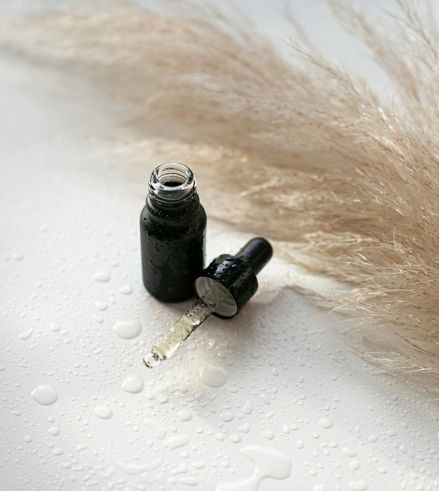 frizz control oil, anti-frizz hair oil, smoothing oil for frizzy hair